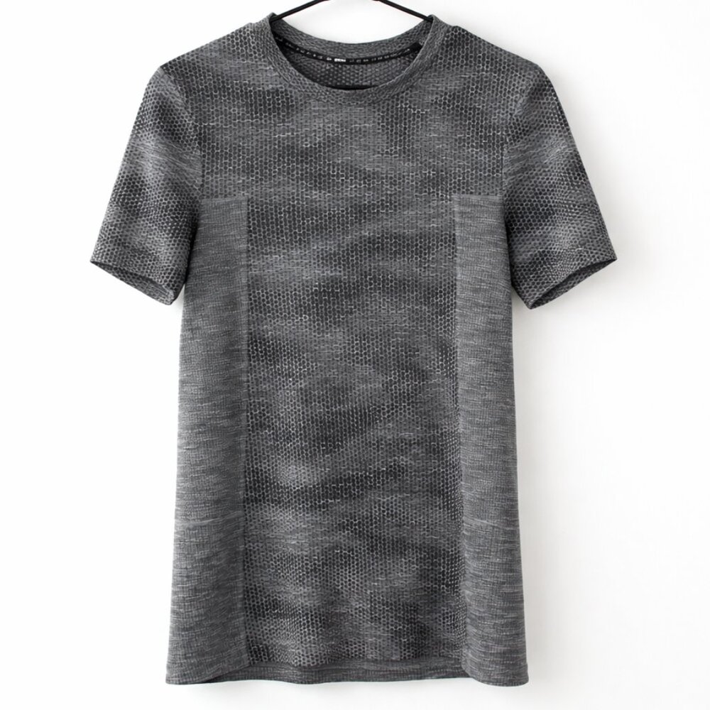 Under Armour Mens Small Shirt HeatGear Threadborne Fitted Gray Camo Performance